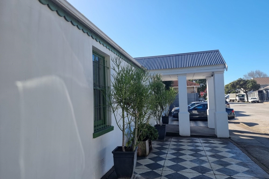 To Let commercial Property for Rent in Richmond Hill Eastern Cape